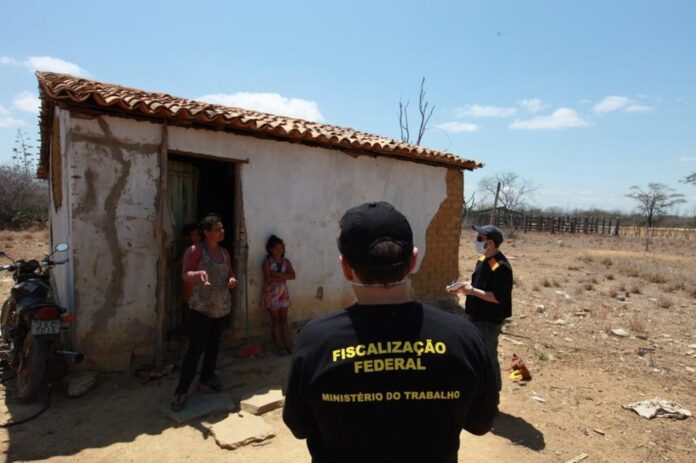 Trinta e sete trabalhadores viviam em situação precária nos locais de trabalho- Foto: Subsecretaria de Inspeção do Trabalho Trinta e sete trabalhadores viviam em situação precária nos locais de trabalho- Foto: Subsecretaria de Inspeção do Trabalho