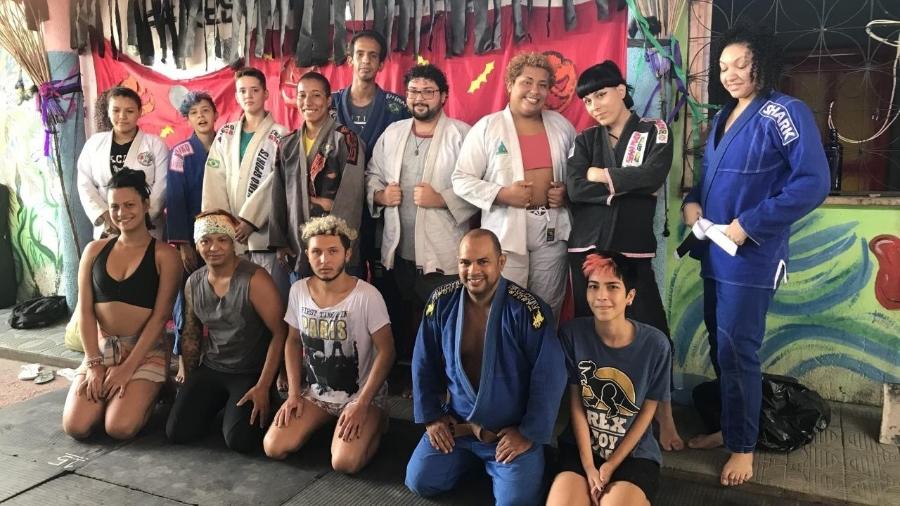 Pessoas trans aprendem autodefesa com aulas de jiu-jitsu na ONG LGBT Casa TRANSformar, em Fortaleza