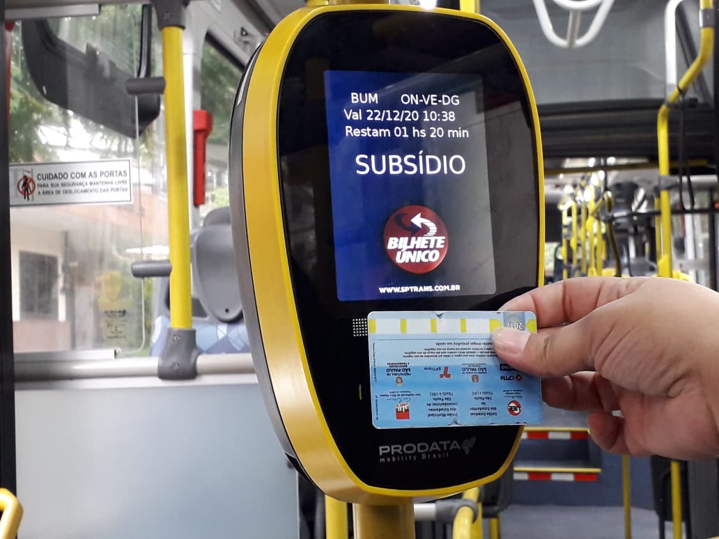 Quem paga a conta do transporte público?