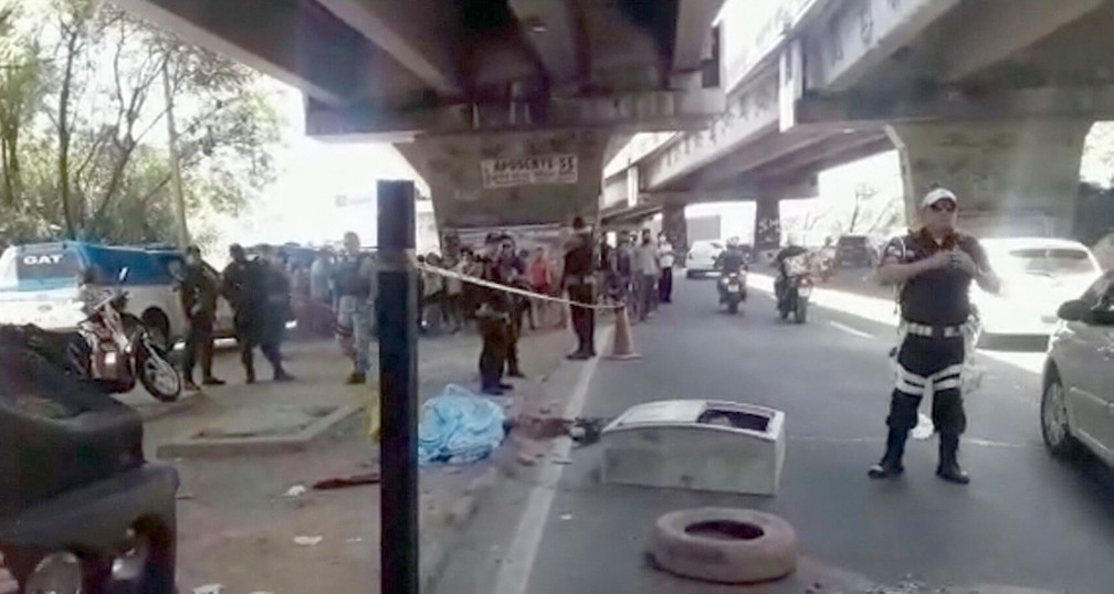 Homem é assassinado a caminho do trabalho na Cidade de Deus, no Rio, nesta segunda-feira (4)