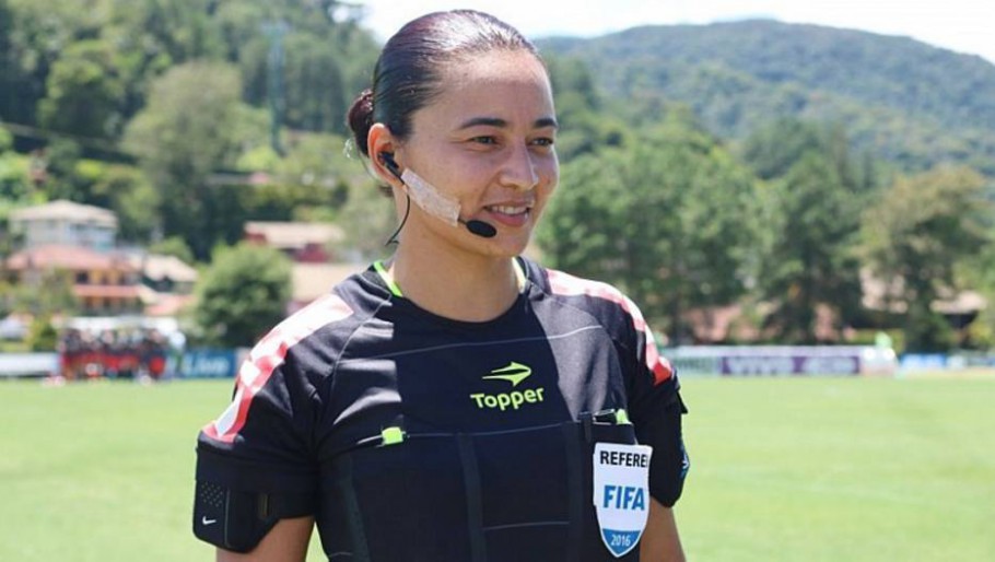 Árbitra brasileira vai comandar trio de arbitragem pela primeira vez em um Mundial de Clubes