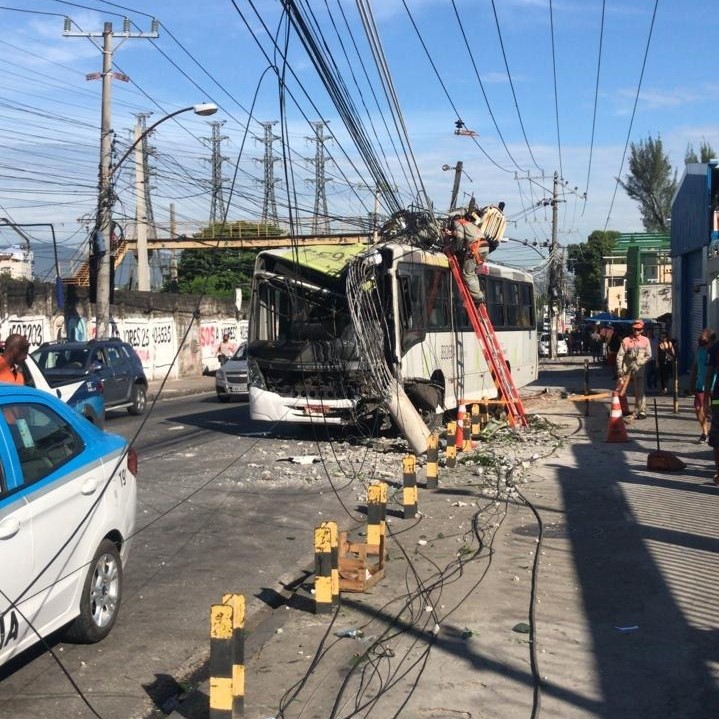 Acidente de ônibus no Mercadão de Madureira