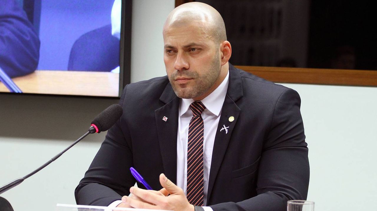 Deputado Federal Daniel Silveira (PSL- RJ) foi preso após fazer apologia ao AI-5 e ameaçar ministros do STF