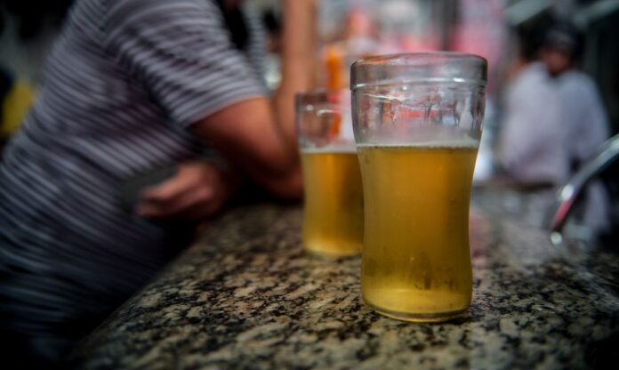 Consumo de álcool entre jovens e adultos dispara na pandemia