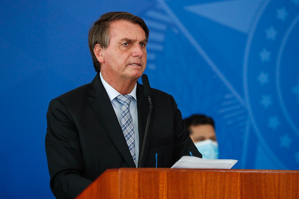 Bolsonaro discorda de medidas restritivas e aciona STF contra governadores do DF, BA e RS