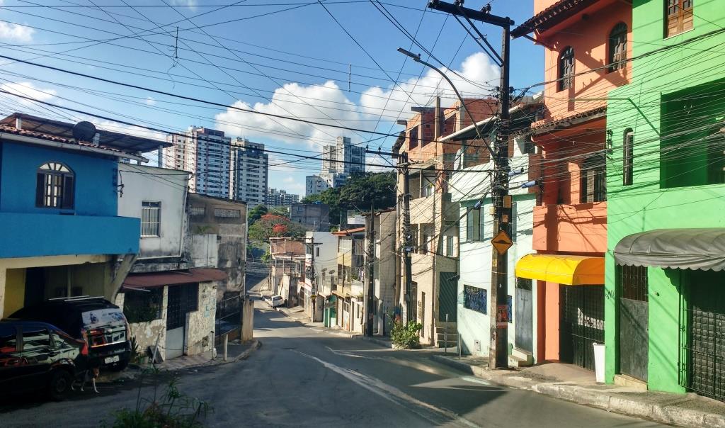 Projeto ambiental precisa de tinta, pneus e mudas de plantas, na Santa Cruz, em Salvador