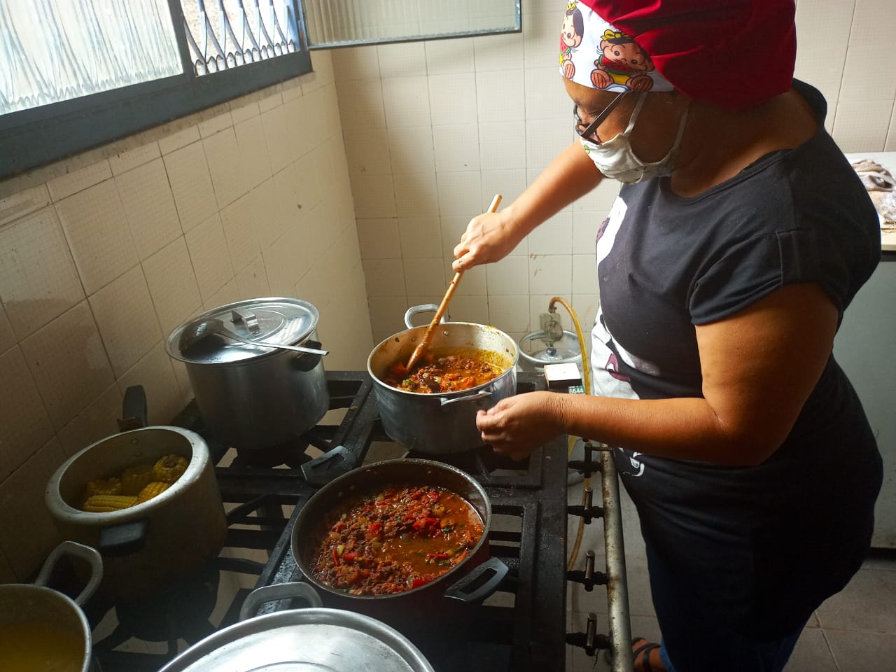 Mulheres unem forças e formam coletivos de suporte para mães solo