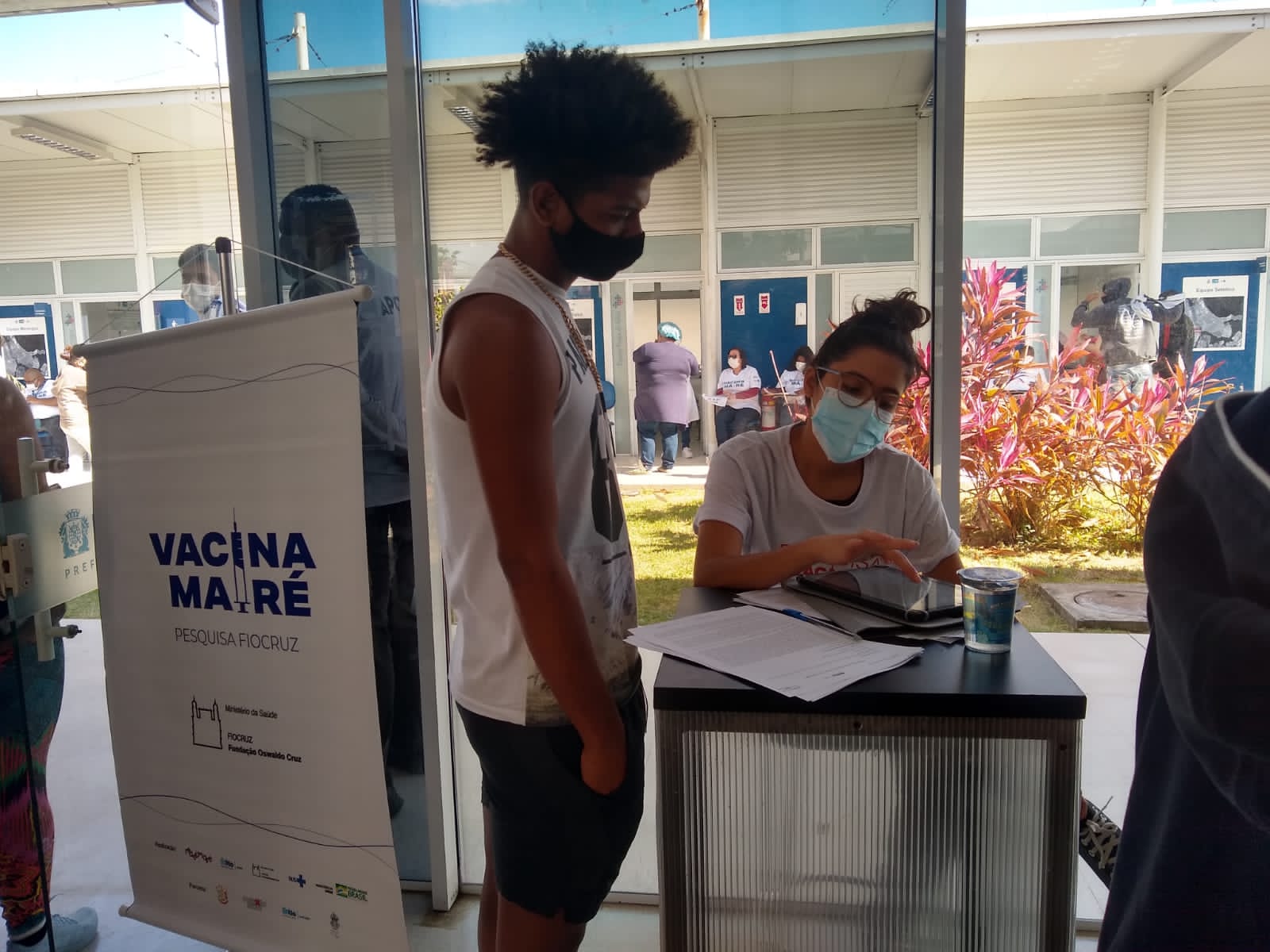 Coletiva abre vacinação em Massa na Maré