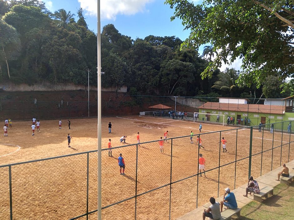 Campo de futebol do Bariri é inaugurado e entregue aos moradores da Santa Cruz, em Salvador
