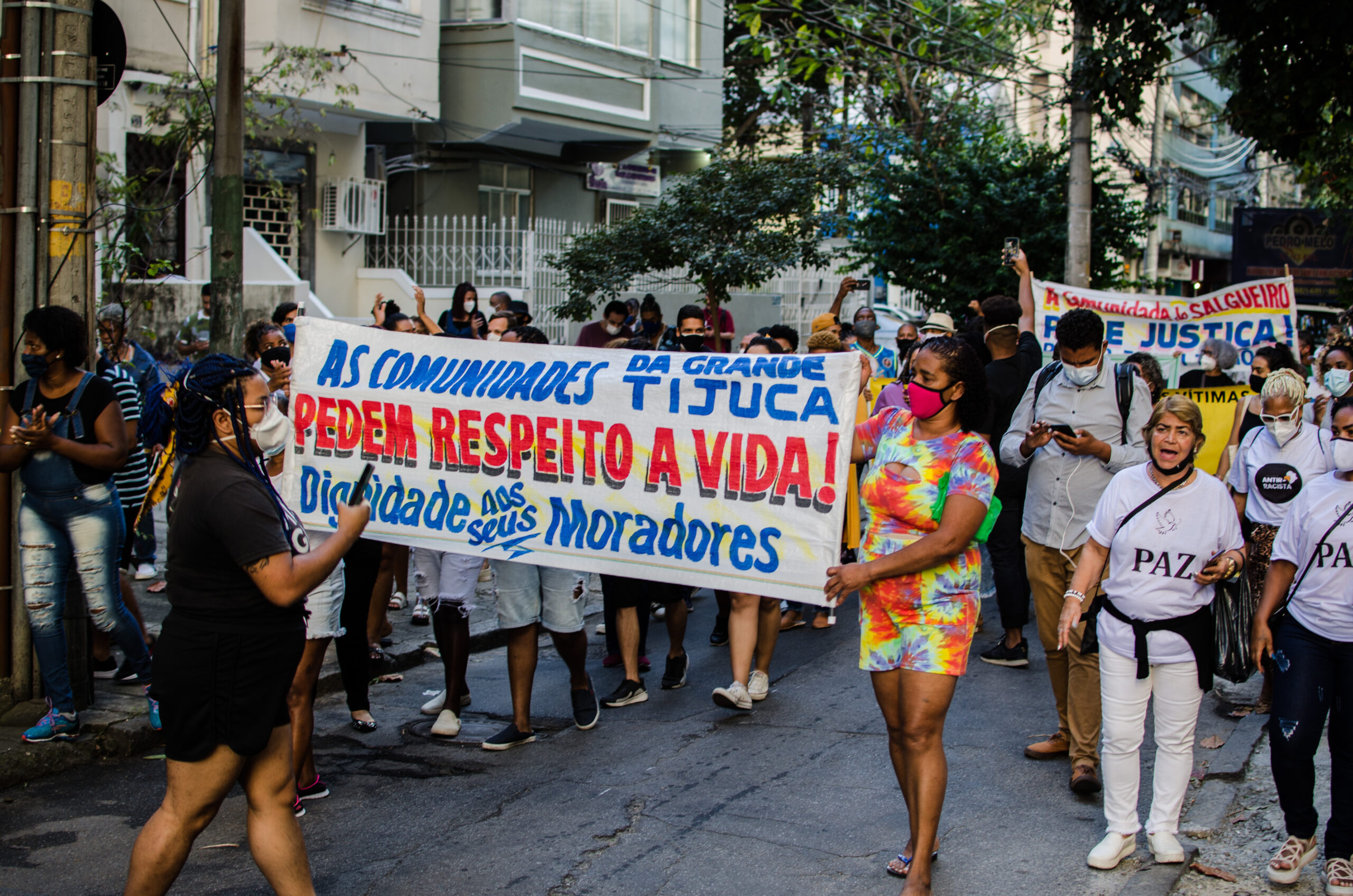 Caminhada pela paz e pelo fim da violência policial no Morro do Salgueiro