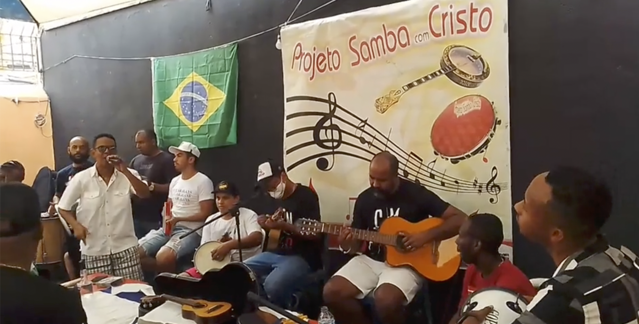 Celebração com alegria e samba de raiz em Irajá