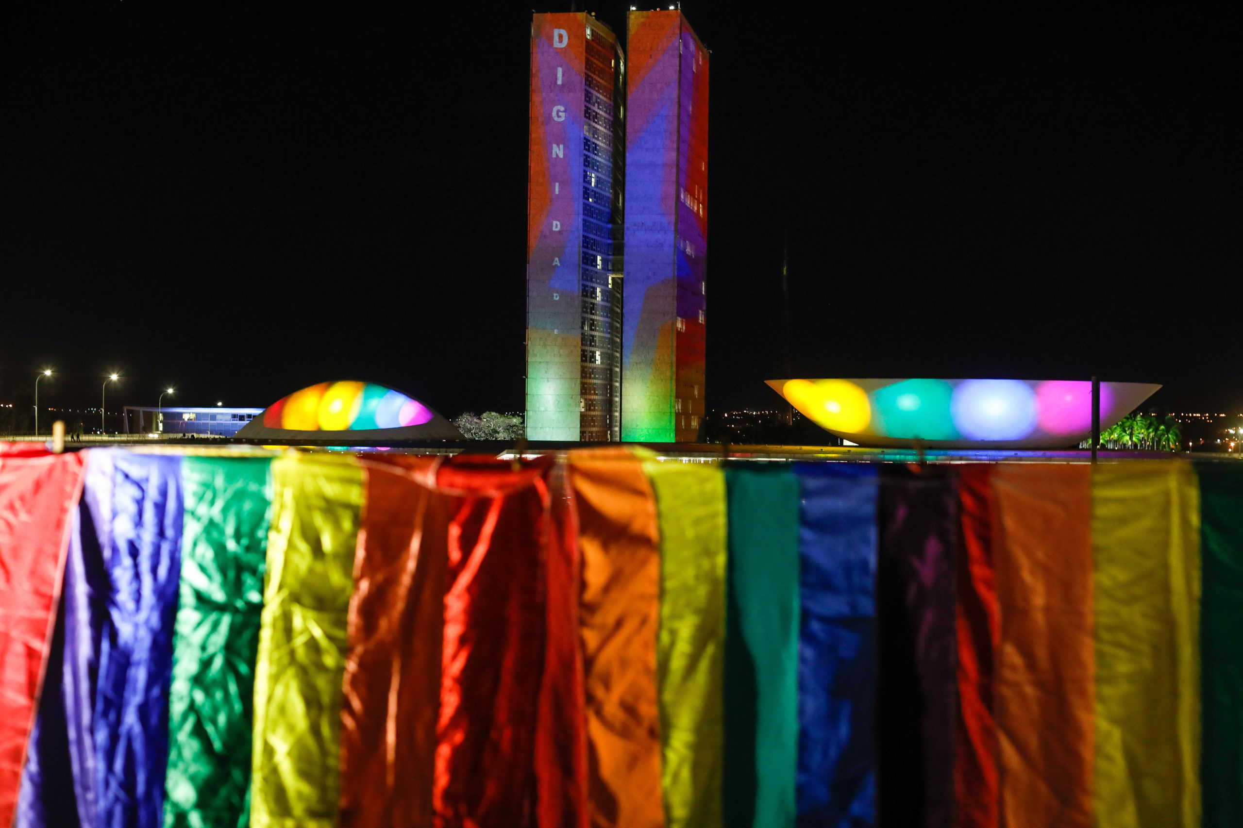 Casamento homossexual: pesquisa no Brasil diz que 45% apoiam e 39% são contra
