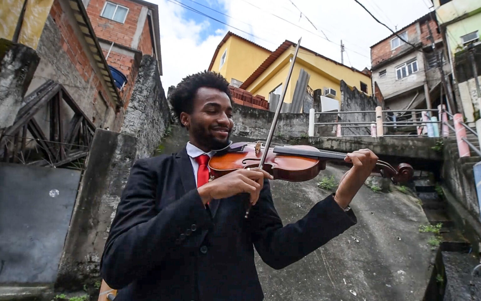 Violinista do Morro da Providência vira tema de documentário que será exibido no Museu da História e da Cultura Afro-Brasileira