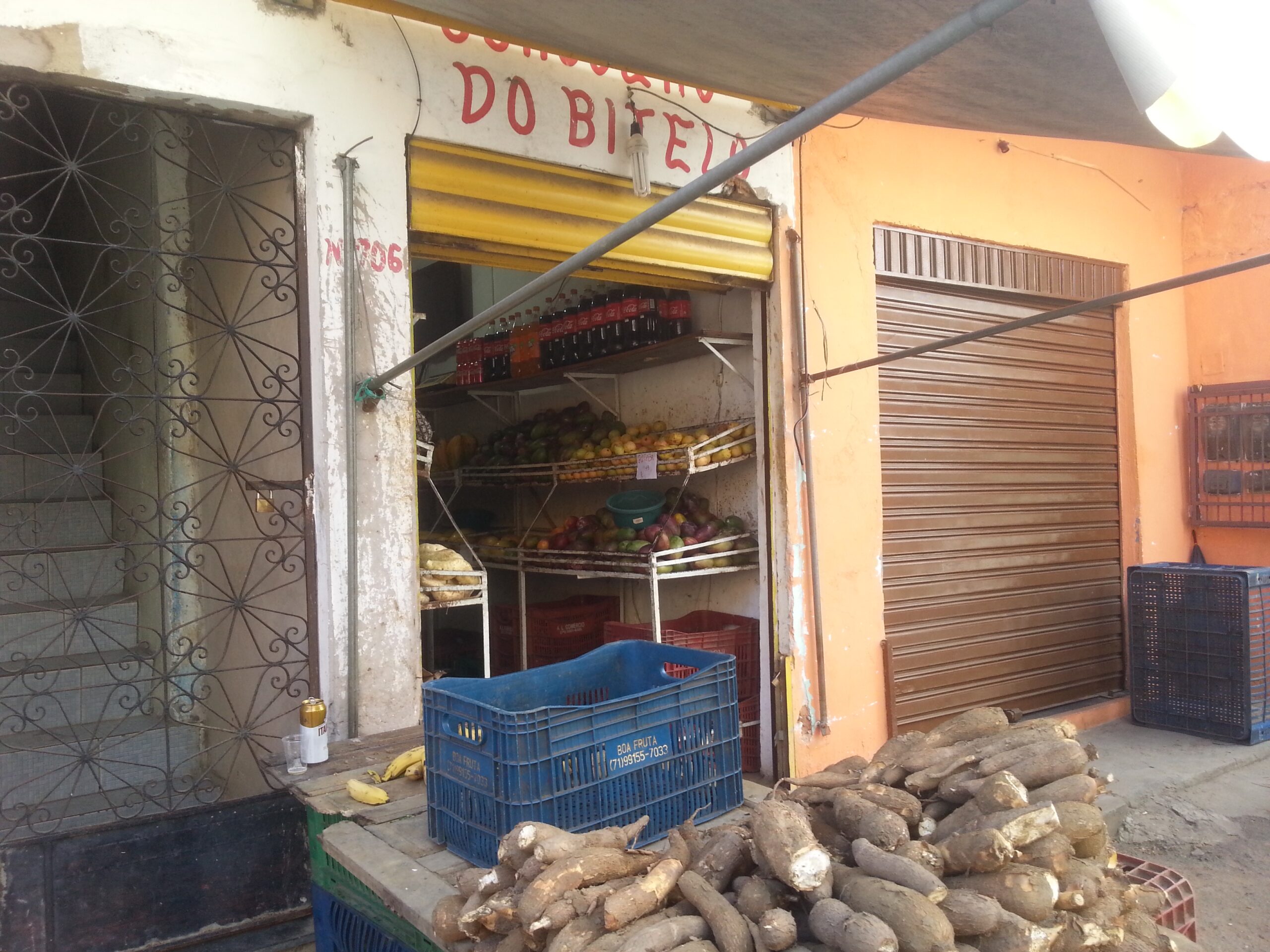 Comerciantes da Santa Cruz, em Salvador, doam alimentos para promover “sopão comunitário”