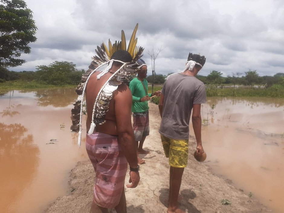 Indígenas estão sem água potável e sem comida após temporais na Bahia