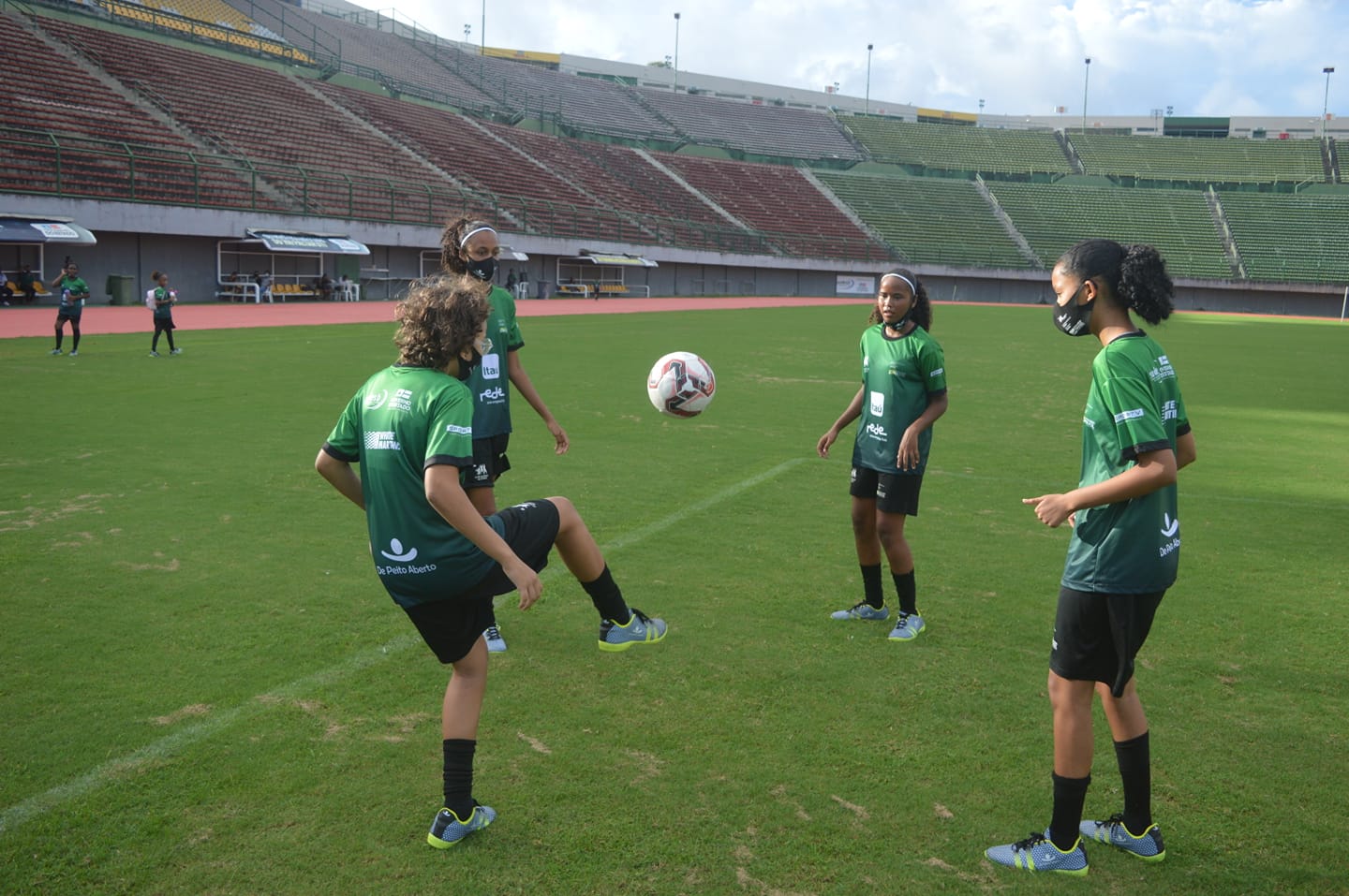 Projeto de futebol feminino tem vagas abertas em Salvador