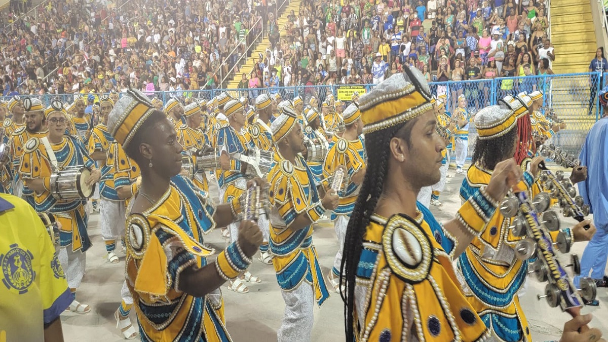 G.R.E.S Paraíso do Tuiuti abre o segundo dia dos desfiles do Grupo Especial