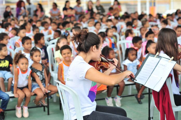 Orquestra Jovem de Niterói. (Foto: Paulo Chaffins).