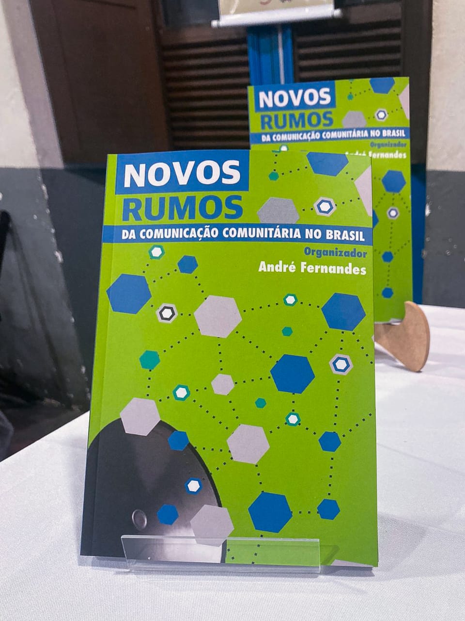 Livro ‘Novos Rumos da Comunicação Comunitária no Brasil’’ é lançado no Rio