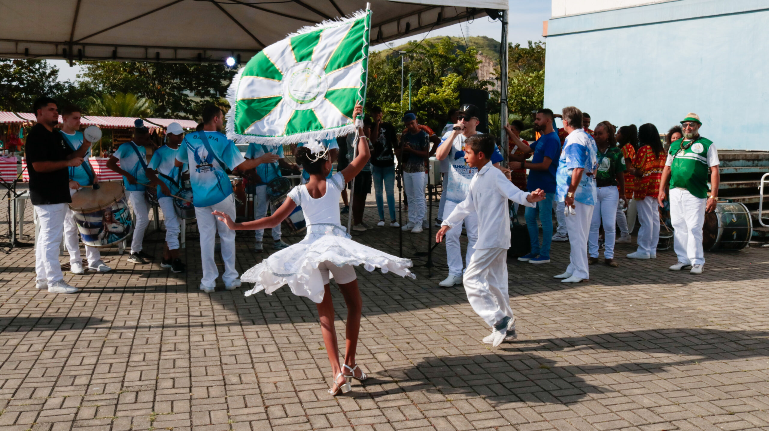 Em Madureira, a Criançada dá aula de Samba