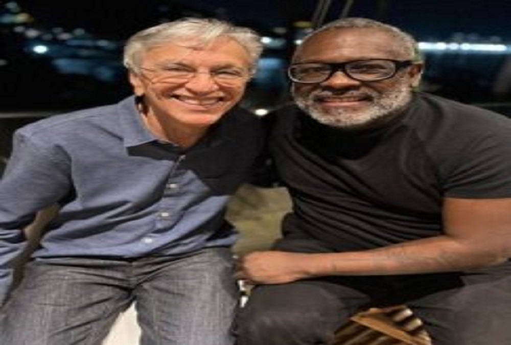 Caetano Veloso canta um louvor e a reação de evangélicos e progressistas