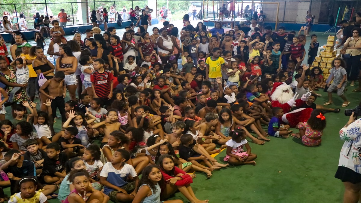 Uma festa infantil de Natal no Morro dos Prazeres