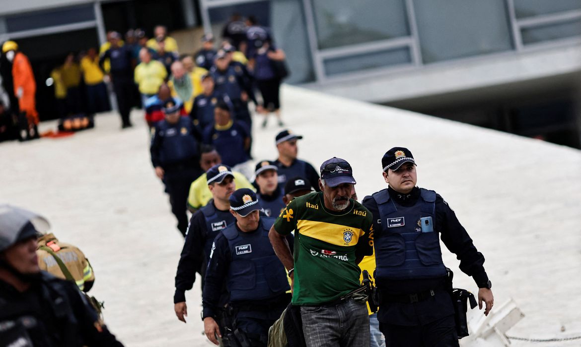 Abatido e angustiado, Torres depõe hoje sobre terrorismo em Brasília