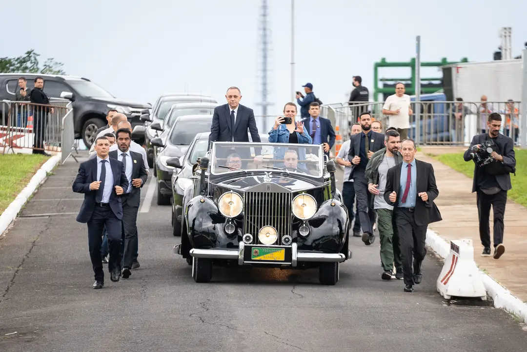 Se não chover, Lula e Alckmin vão à posse de Rolls-Royce