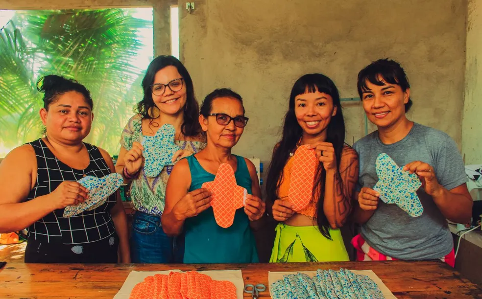 Rebbú: costureiras criam absorventes ecológicos para combater pobreza menstrual