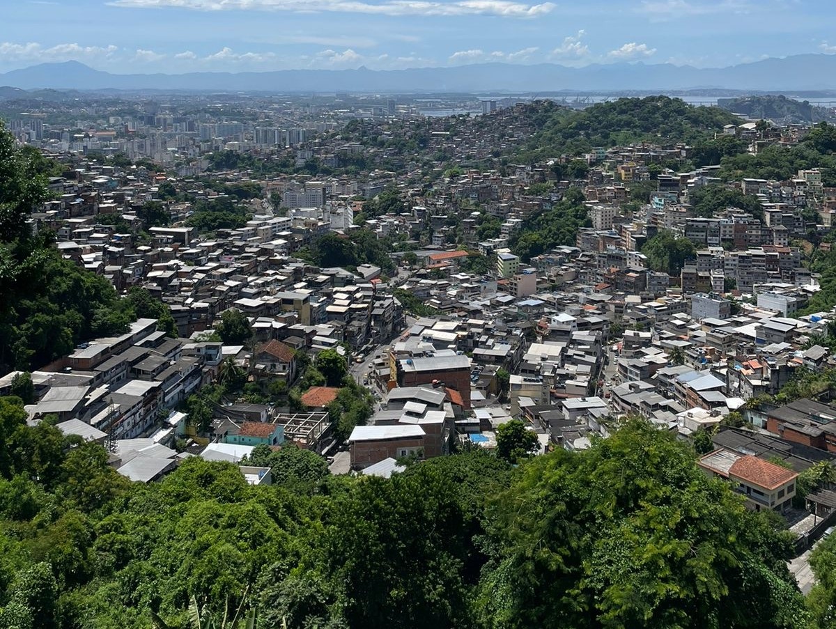 Crianças do Morro dos Prazeres conhecem Cristo Redentor