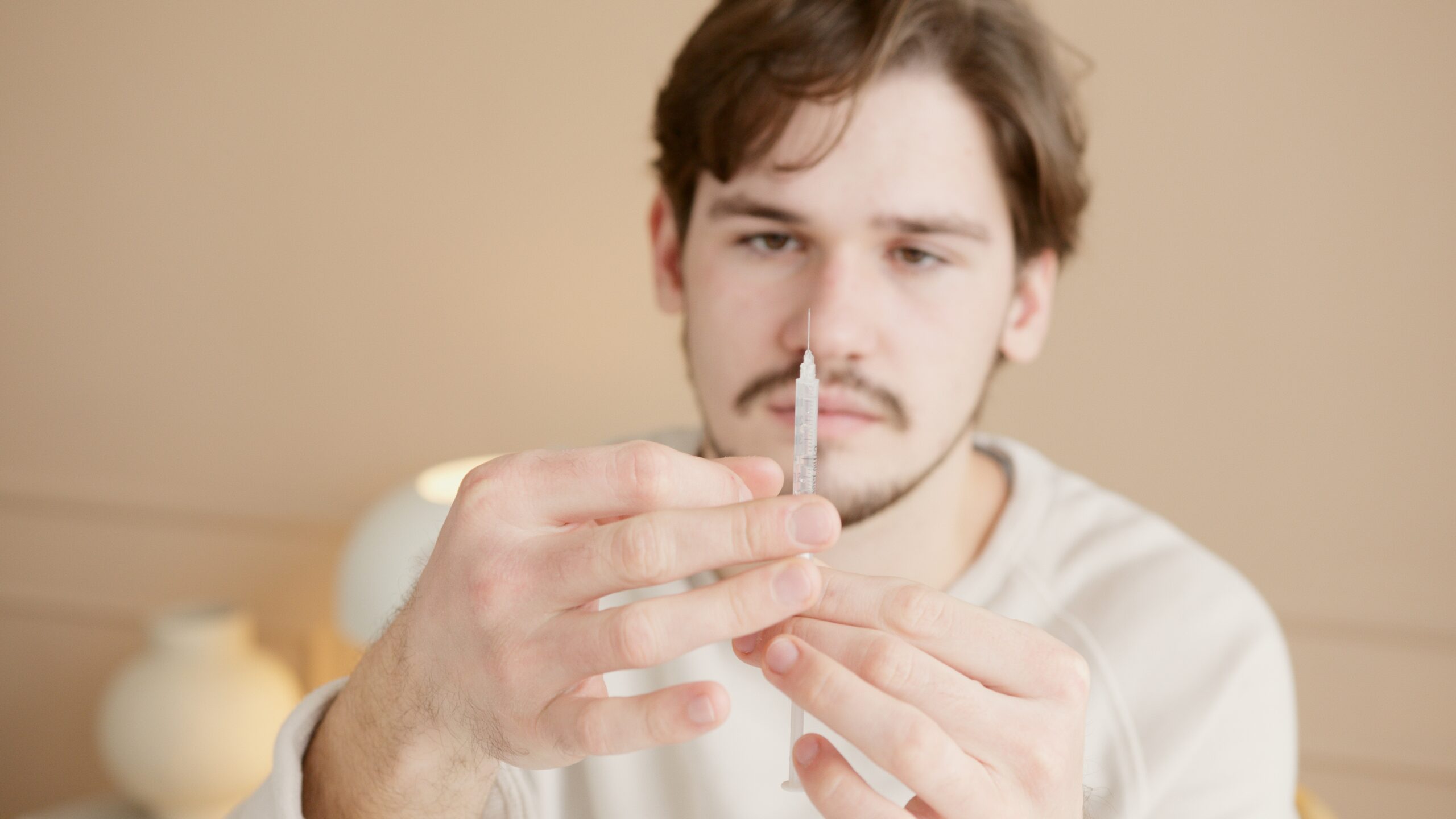 Testosterona caríssima cria dificuldades para pessoas transmasculinas