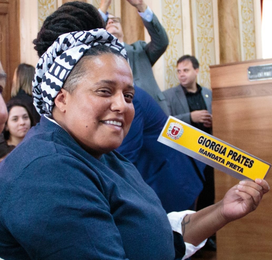 Primeira mulher negra e lésbica toma posse na Câmara de Curitiba