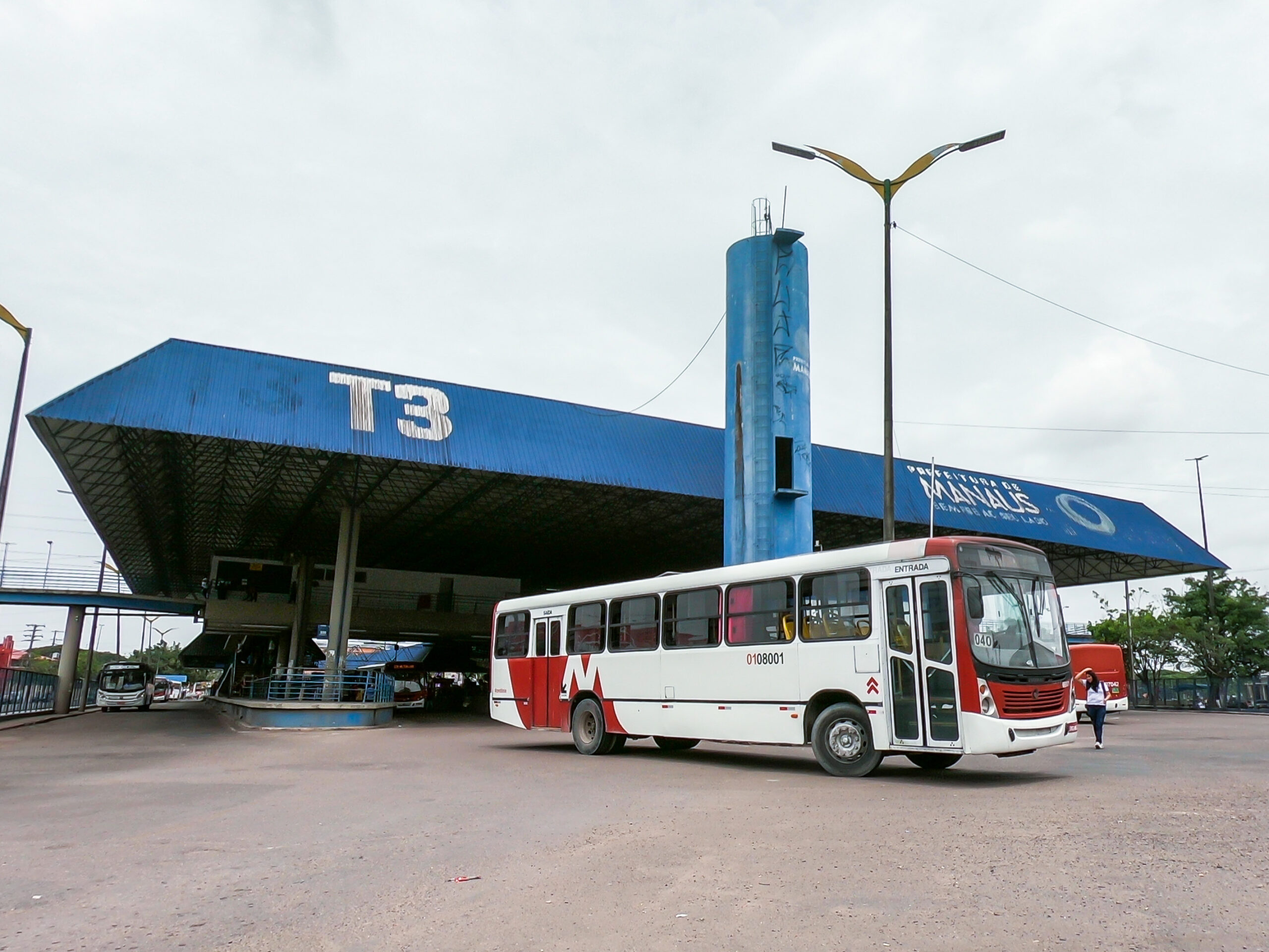Ônibus do Terminal de Integração 3, em Manaus, são alvos fáceis de assaltos