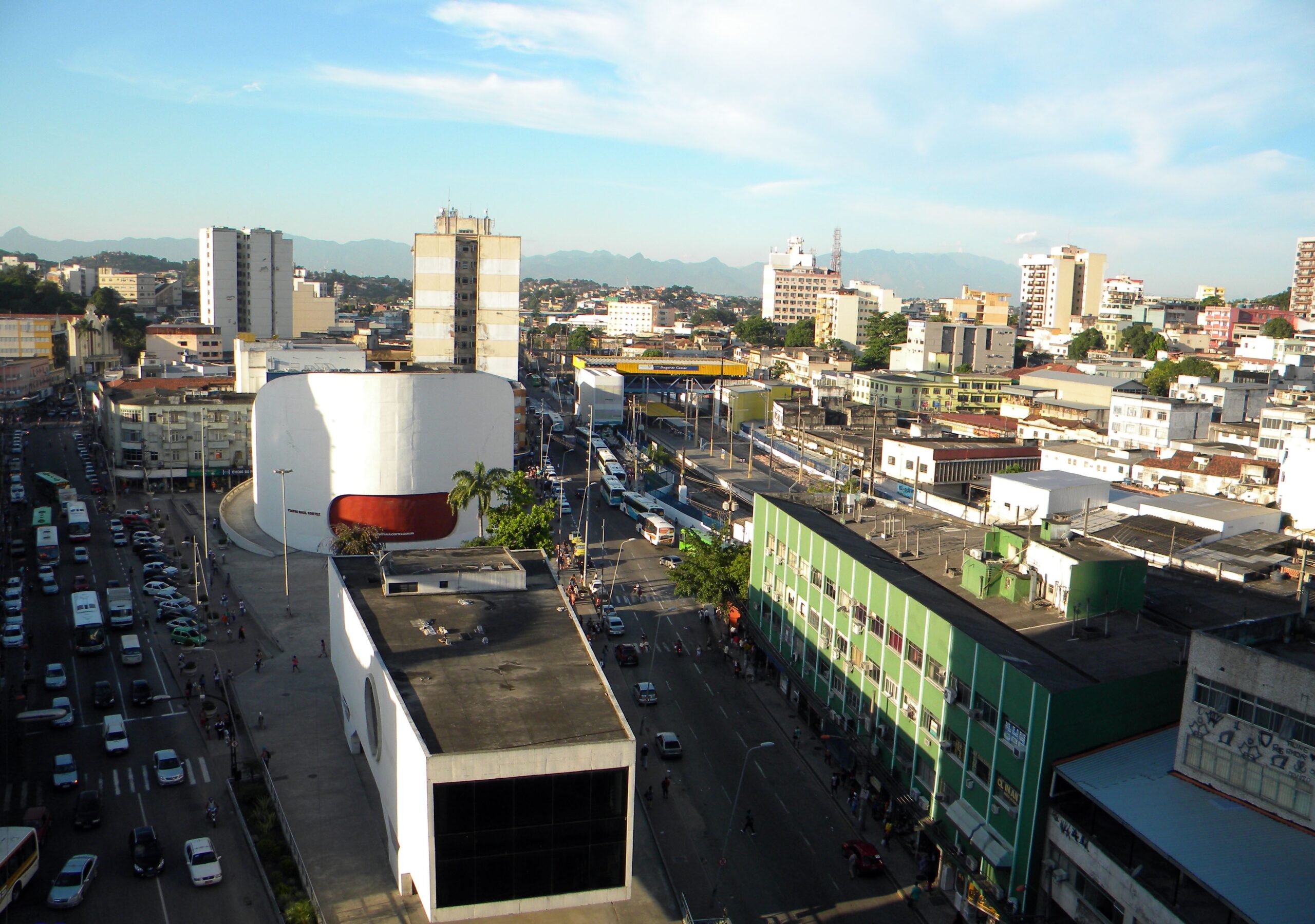 Praça do Pacificador, em Duque de Caxias (RJ), é ocupada com cultura