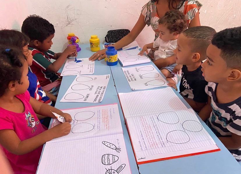 Projeto social realiza reforço escolar e inclusão na Rocinha