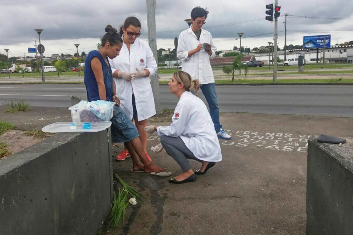 Mães e pais de rua são separados de crianças após parto em Curitiba