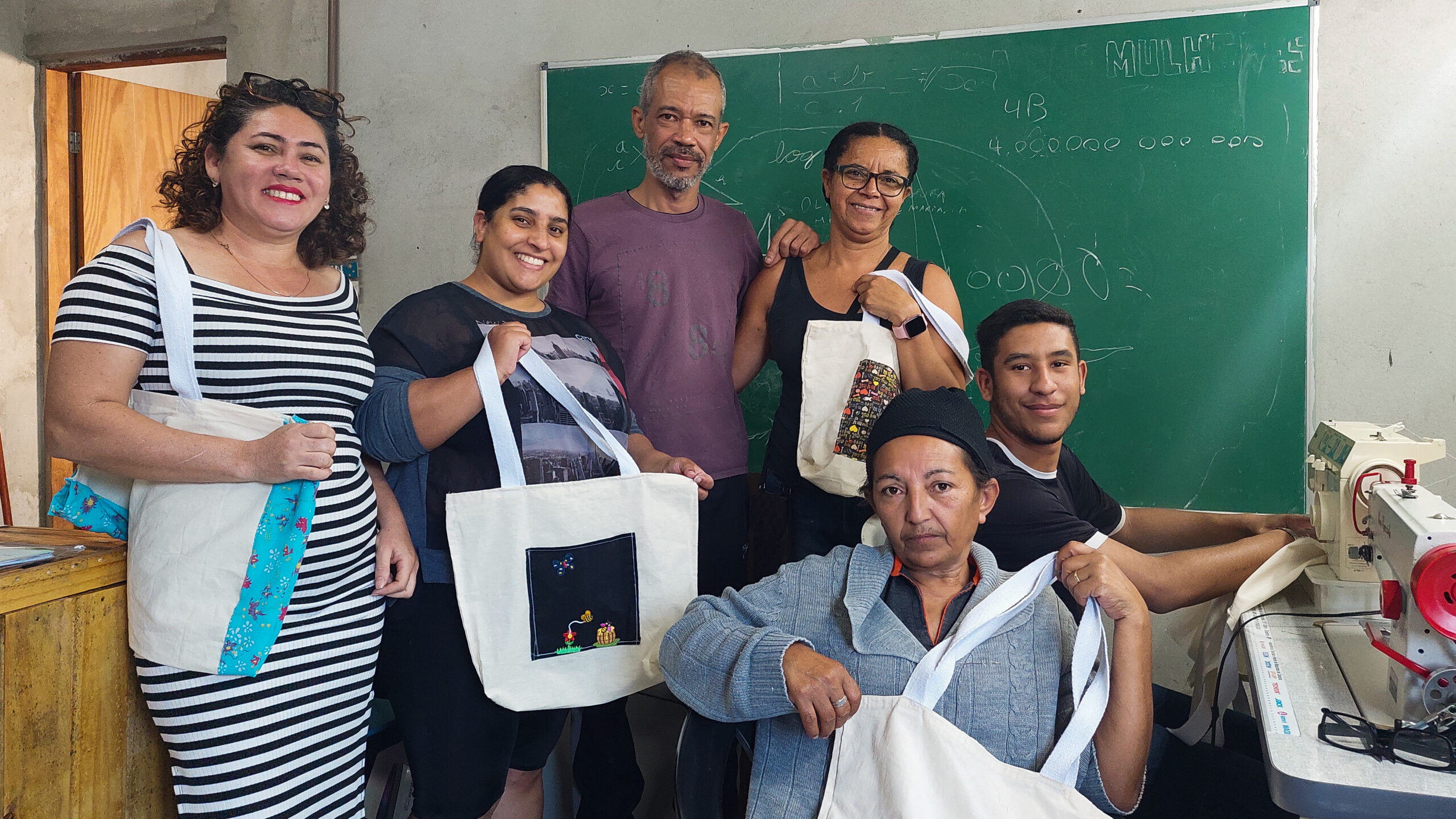 Movimento de Luta dos Bairros e Favelas oferece oficinas gratuitas de costura