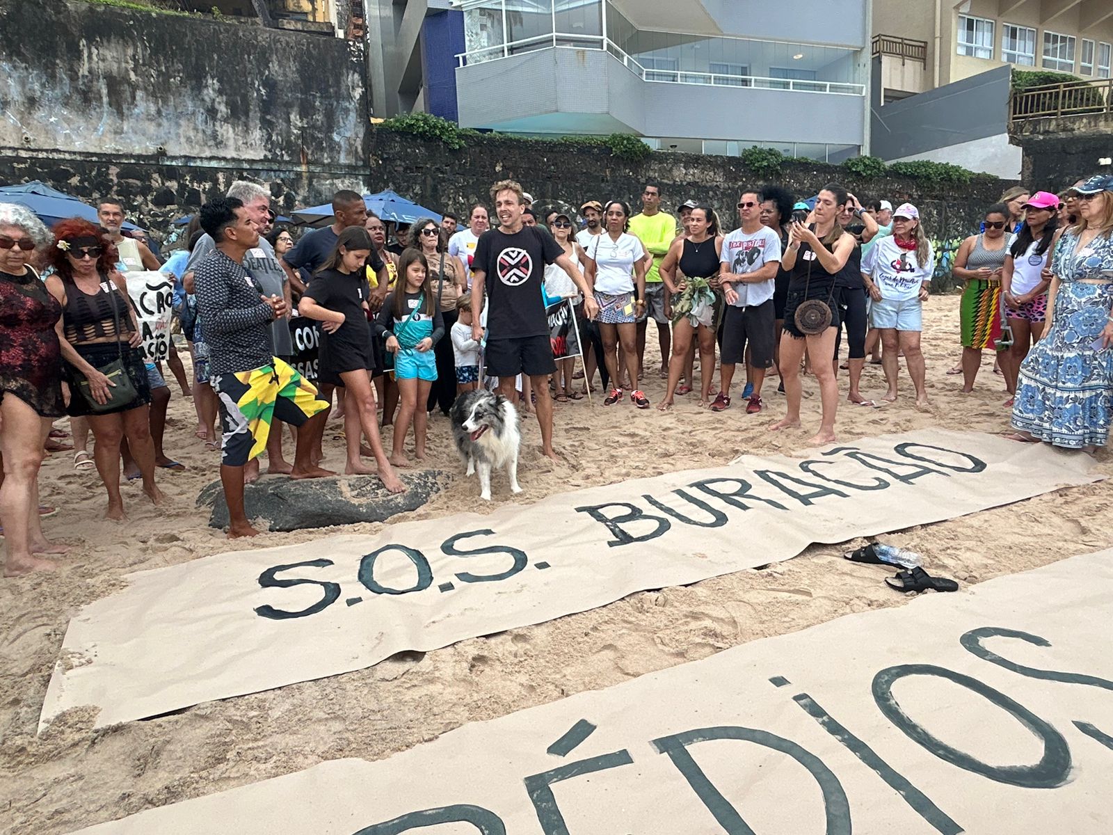 Movimento SOS Buracão realizada protesto no Rio Vermelho