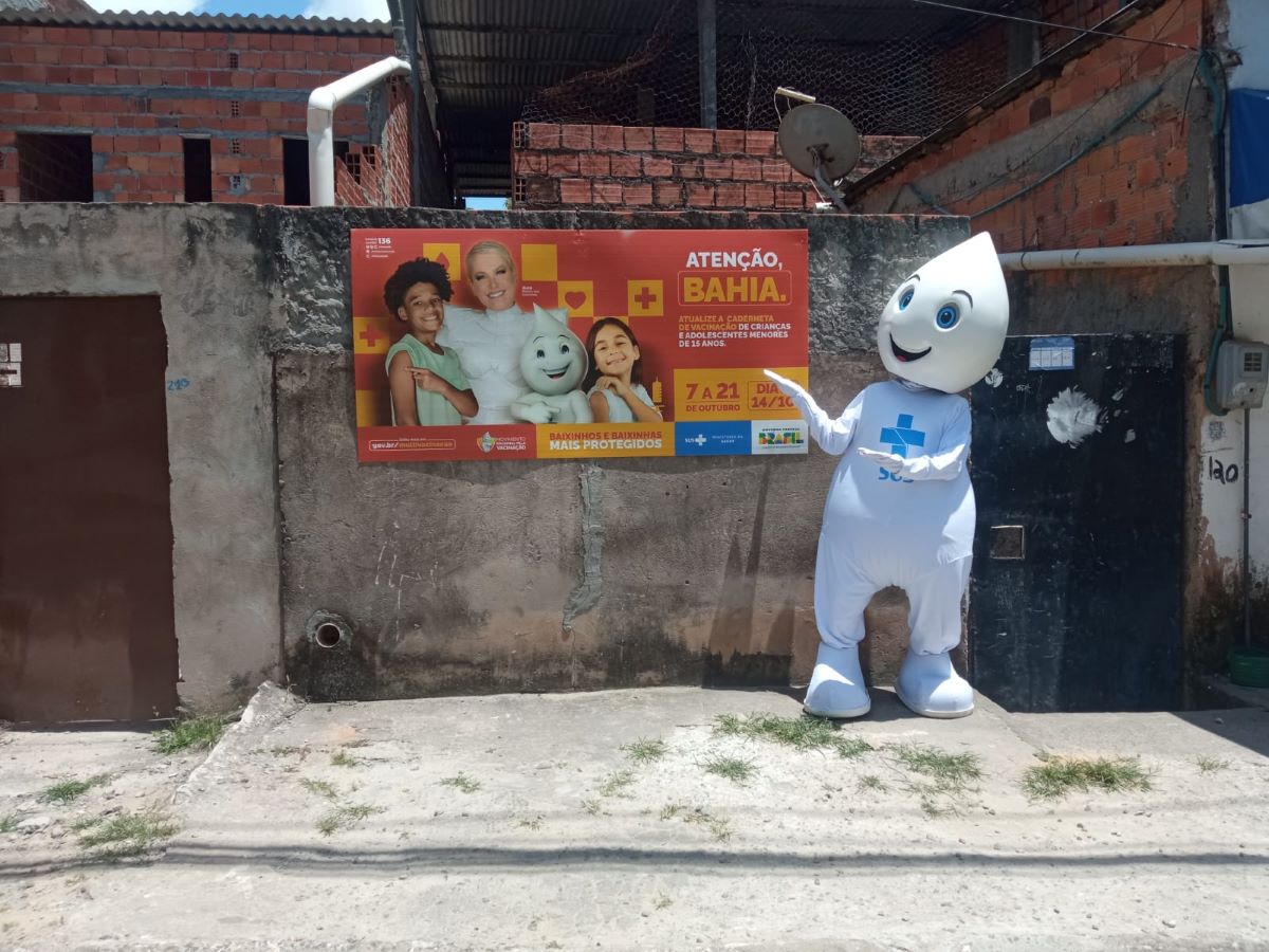Presença inédita de Zé Gotinha atrai pais e crianças para vacinação no bairro da Paz, em Salvador