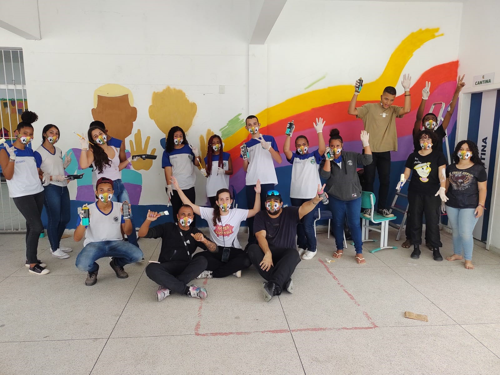 Iniciativa realiza pintura de grafite em escolas de Rio Bonito, no RJ