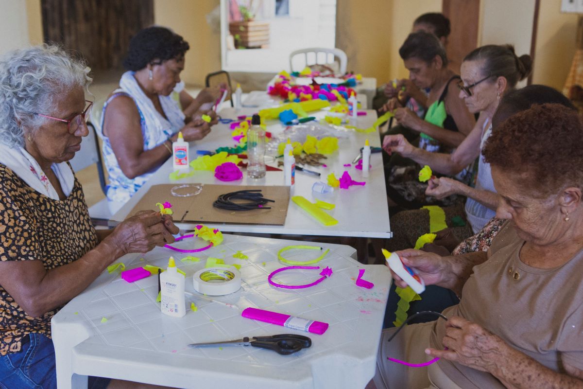 Grupo cultural faz festa natalina na favela Alto Vera Cruz, em BH