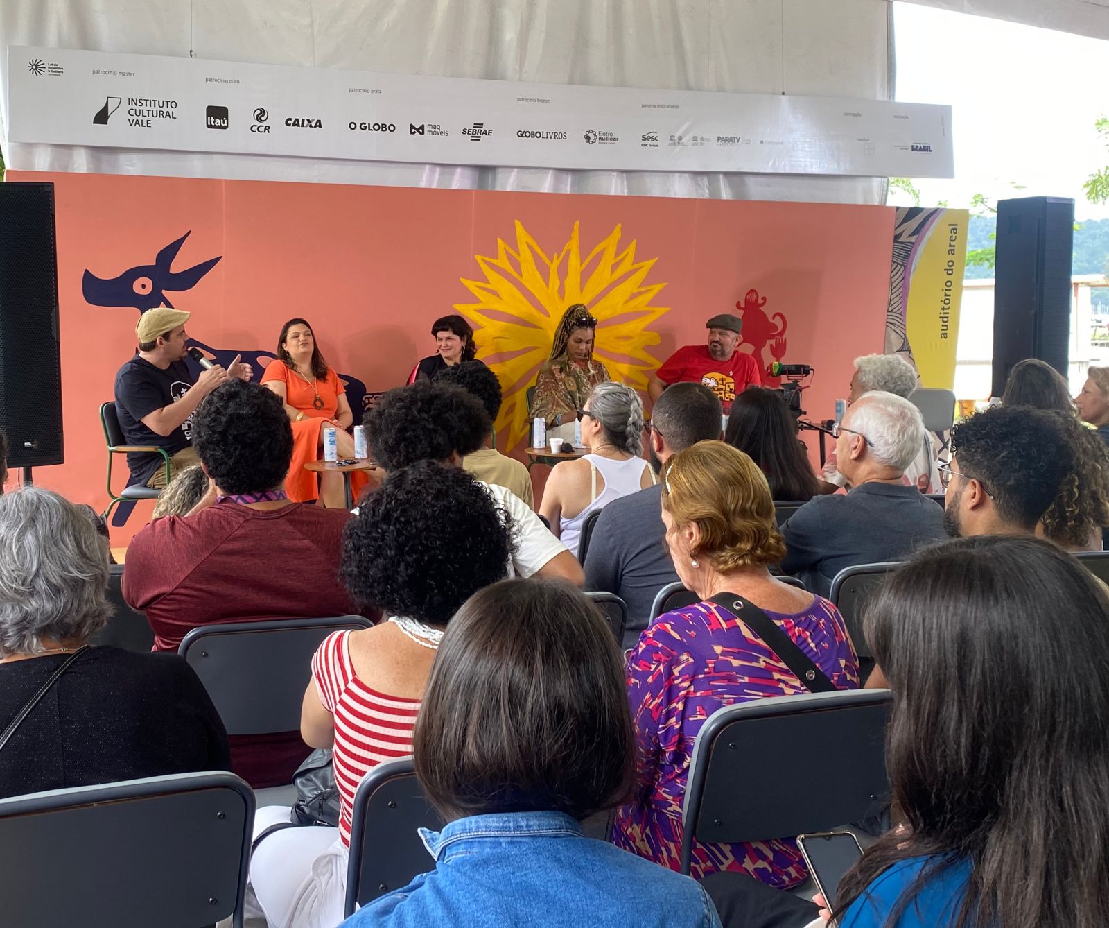Roda de conversa da Casa da Favela discute extensão universitária na Flip