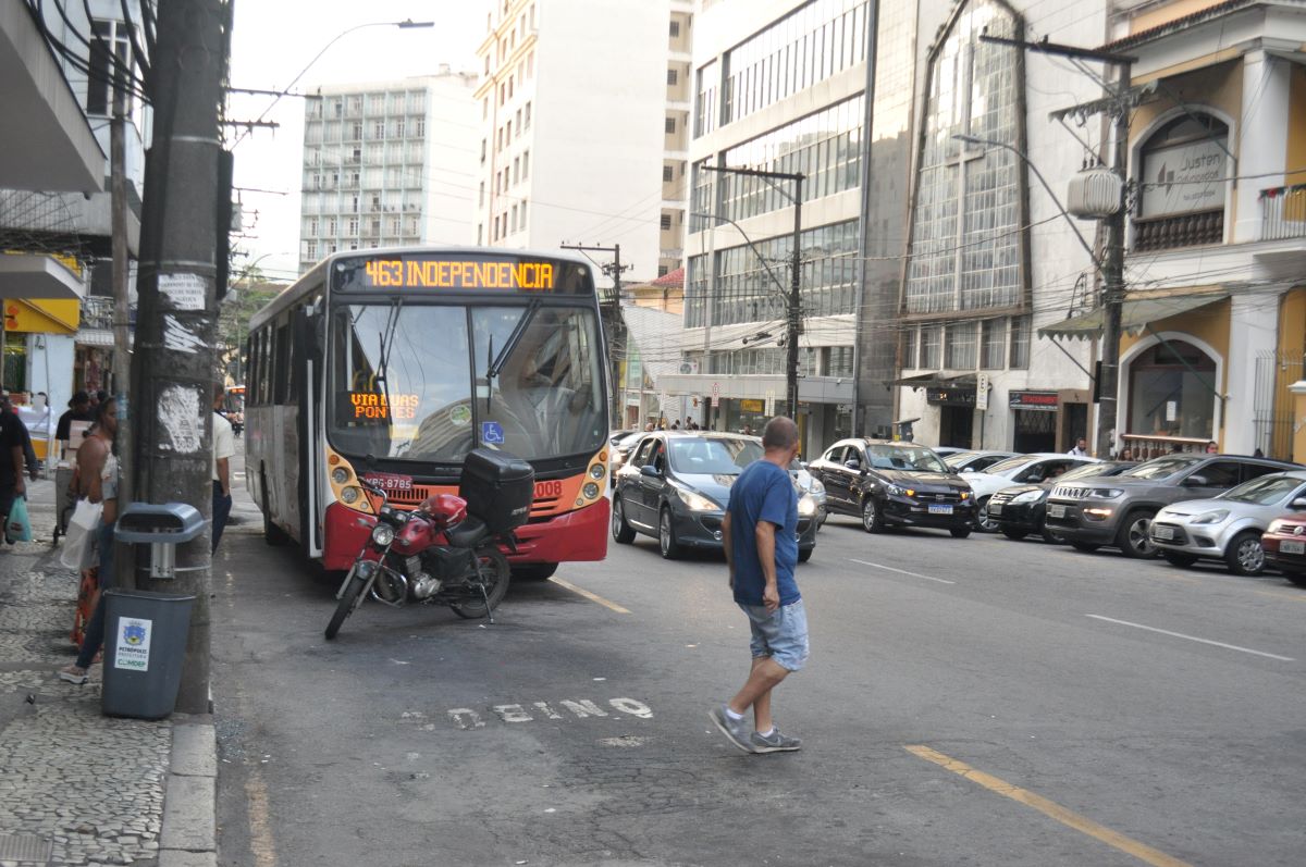 Caos no transporte público de Petrópolis interessa a candidatos