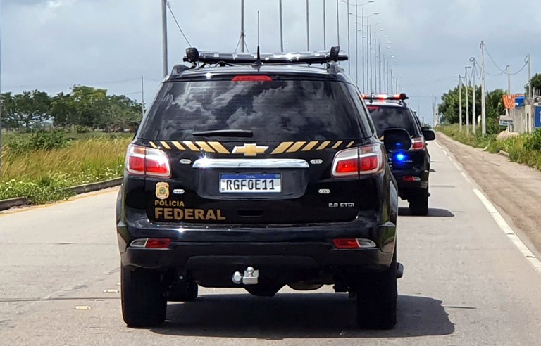 Operação da PF apreende celular de Carlos Bolsonaro em Angra dos Reis