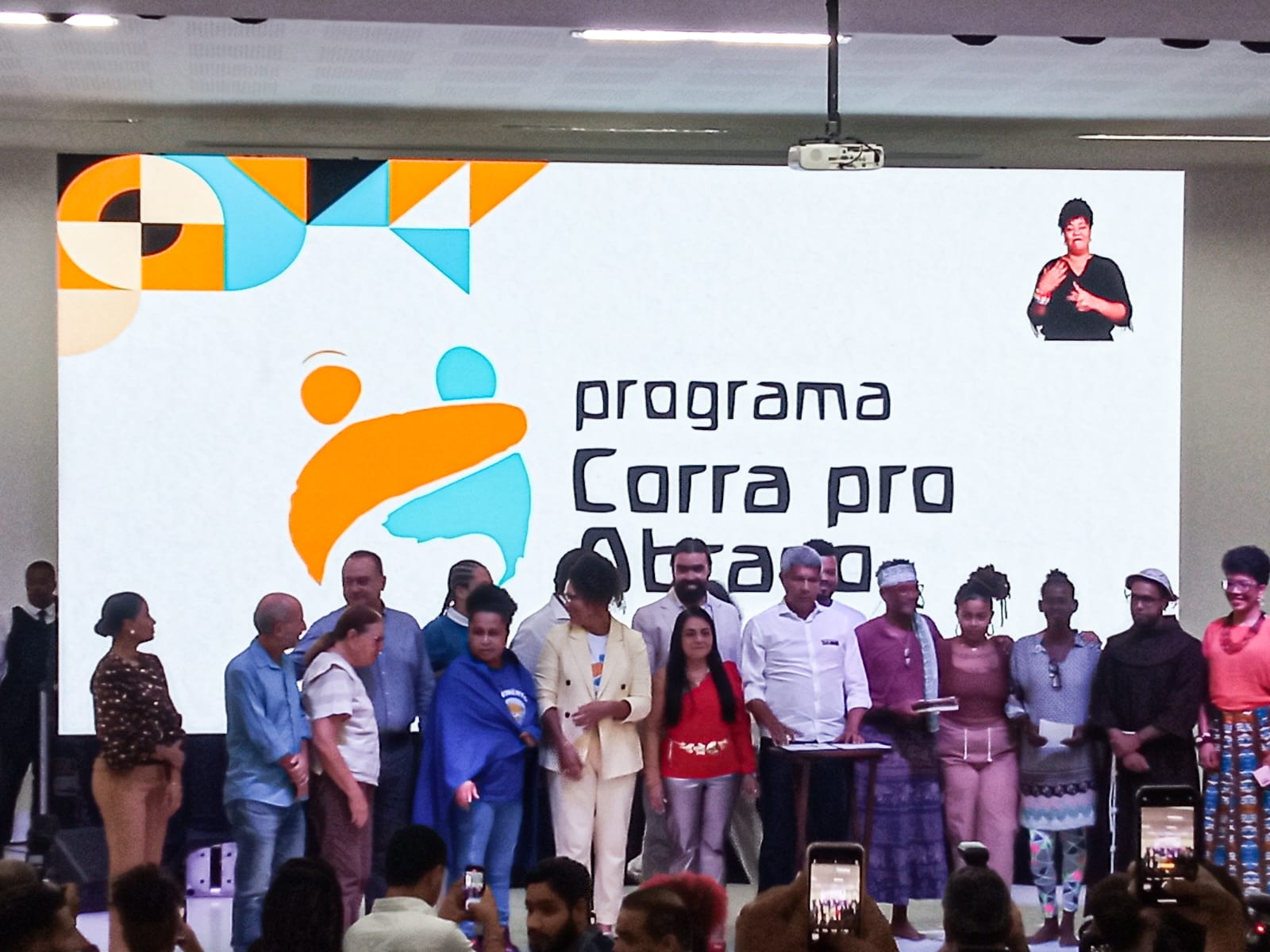 Programa Corra pro Abraço amplia atendimento de pessoas em vulnerabilidade social