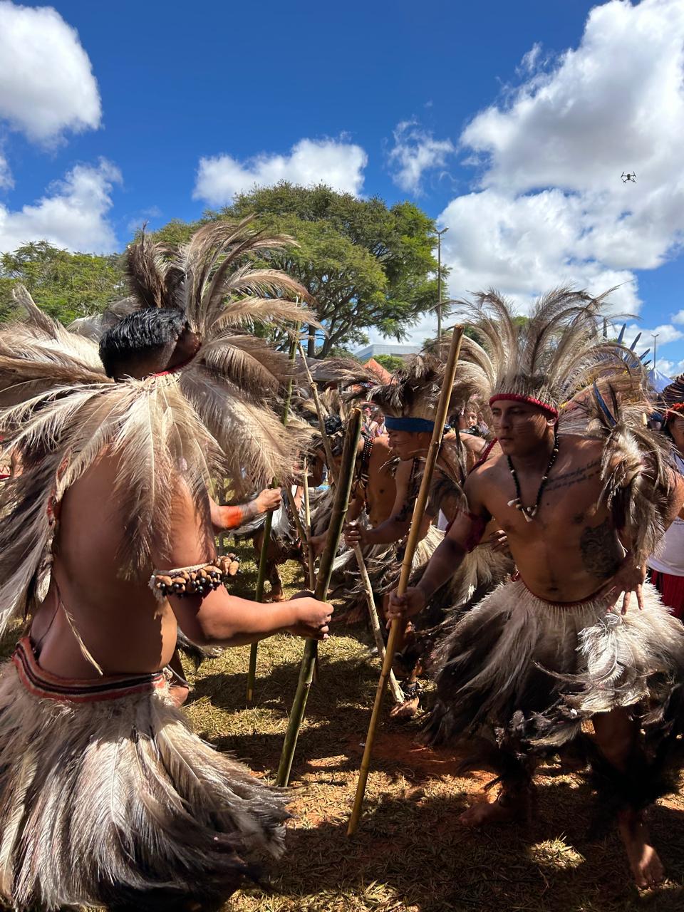Acampamento Terra Livre ocupa Brasília em defesa dos direitos indígenas